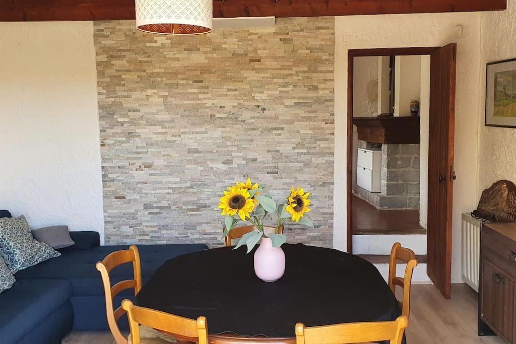 Mas Provencal Avec Piscine Et Tennis Ongles Exterior photo
